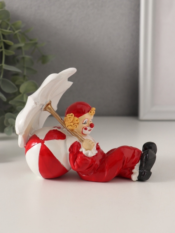 Сувенир полистоун "Клоун с зонтом и мячиком" бело-красный 11,5х7,5х9 см