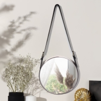 Зеркало настенное круглое &laquo;Антураж&raquo; d зеркальной поверхности 28 см, с ремешком из искусственной кожи, цвет МИКС