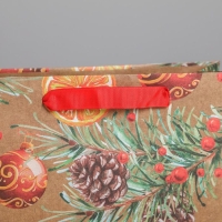 Пакет подарочный новогодний крафтовый горизонтальный &laquo;Новогодние шарики&raquo;, MS 23 х 18 х 10 см, Новый год