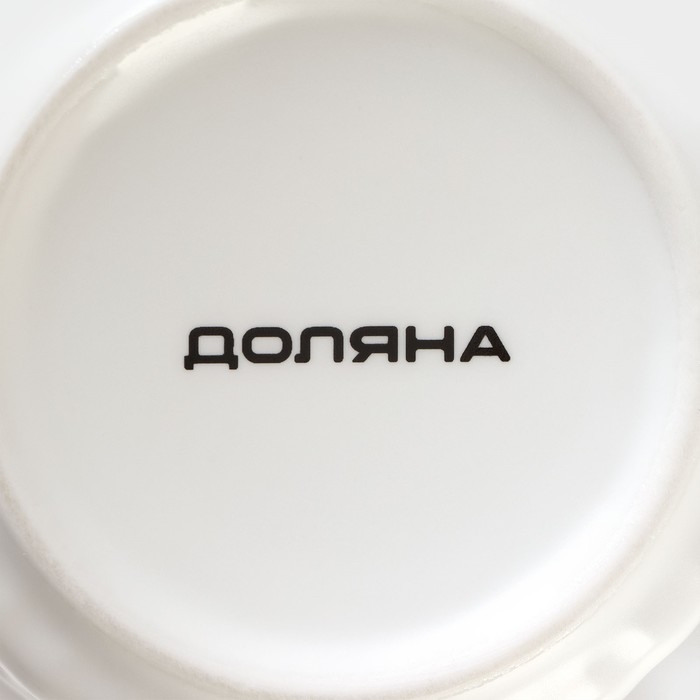 Кружка фарфоровая Доляна &laquo;Коты-аристократы&raquo;, 350 мл, цвет белый