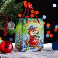 Новый год. Подарочная коробка "Котик в лесу" 15 х 10 х 20,5 см.