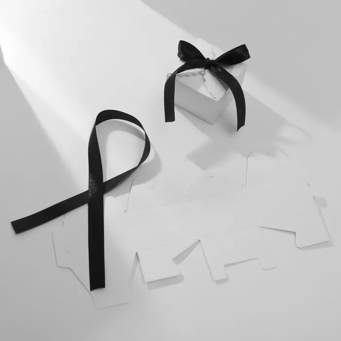 Коробочка подарочная складная &laquo;Сюрприз&raquo; 6&times;6&times;4.5, чёрно-белый