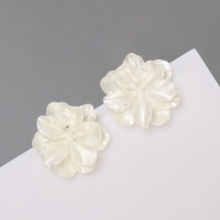 Серьги пластик &laquo;Распустившийся бутон&raquo; сияние, цвет белый