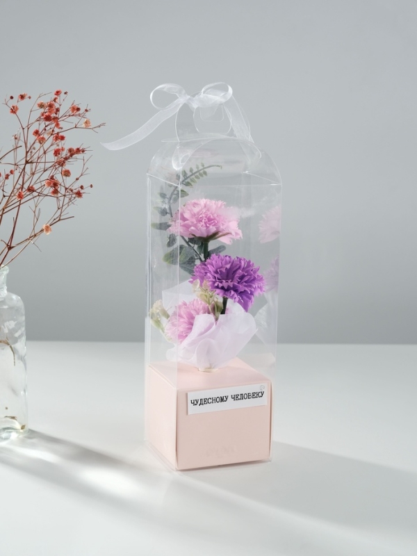 Букет из мыльных лепестков "Три гвоздики на подиуме" фиолетовый 8х8х25 см