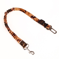 Ремень - поводок безопасности для собак амортизирующий, 50-70 х 2,5 см, коричневый камуфляж