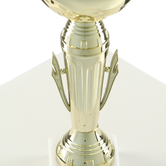 Кубок 107, наградная фигура, золото, подставка камень, 22 х 8 х 5 см.