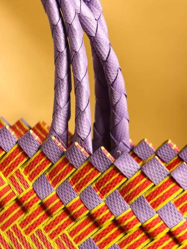 Сумка плетёная пластиковая 20х10х30 см, цв. сиренево-жёлтый