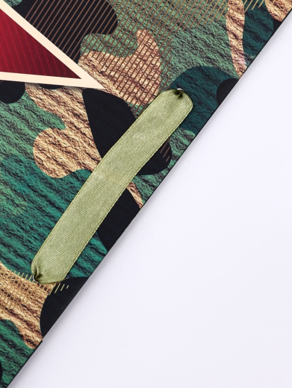 Пакет подарочный вертикальный &laquo;Защита&raquo;,  M 26 &times; 32 &times; 12 см