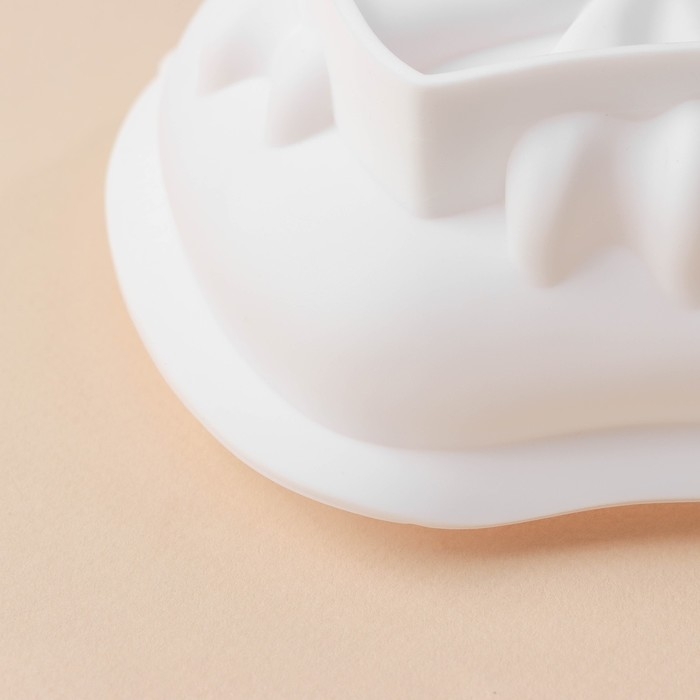 Форма для выпечки и муссовых десертов KONFINETTA &laquo;Сердце с бантом&raquo;, 19&times;17&times;6,5 см, цвет белый