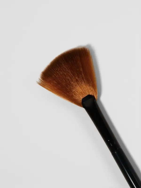 Кисть для макияжа, веерная, 17 (&plusmn;3) см, коричневая