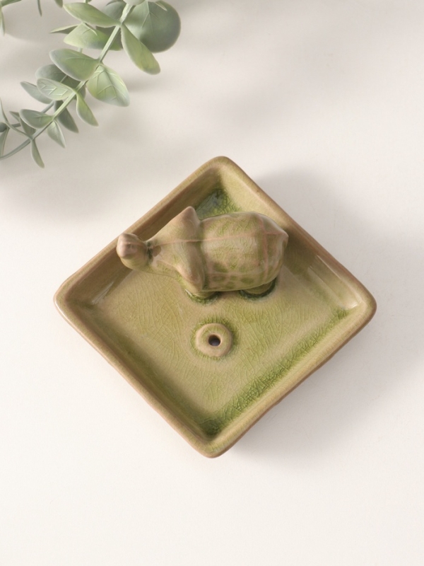 Подставка для благовоний керамика "Слон в цветочной попоне" тёмно-зелёный 9х9х6 см