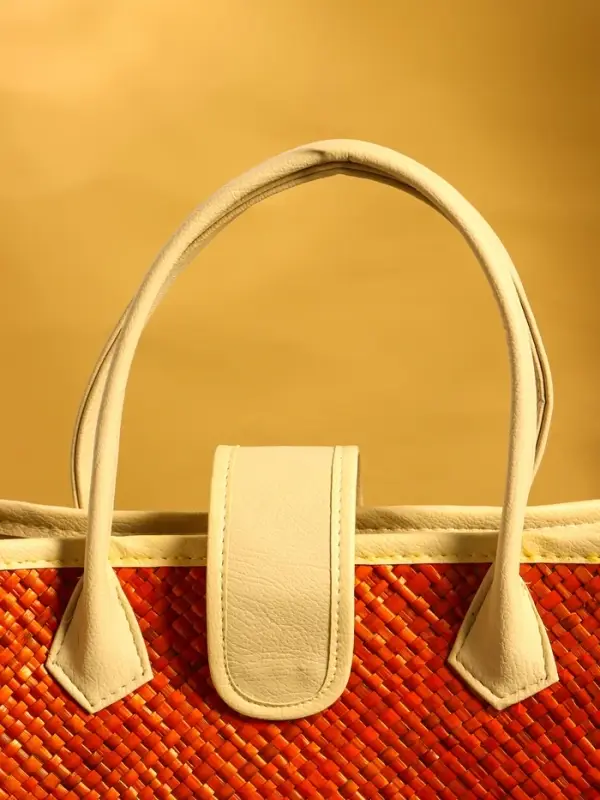 Сумка плетёная на застёжке из пандана 30х10х35 см, бежево-оранжевый