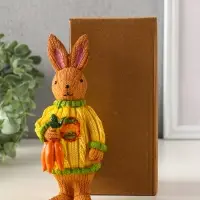 Сувенир полистоун "Заяц в вязанном свитере с охапкой моркови" 6,5х6,5х15,5 см