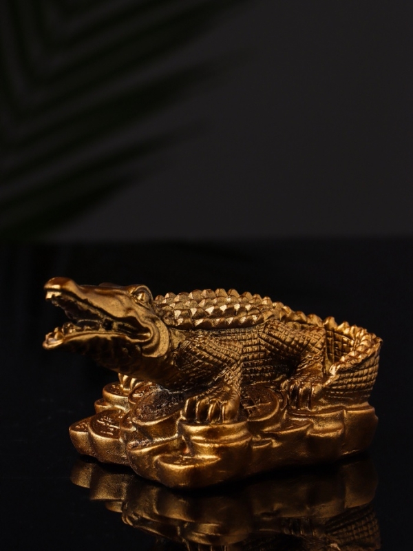 Фигура "Крокодил на деньгах" 12х10х8 см, бронза