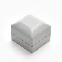 Футляр с подсветкой для 2 колец "Романтика",6*6*5 см, цвет белый