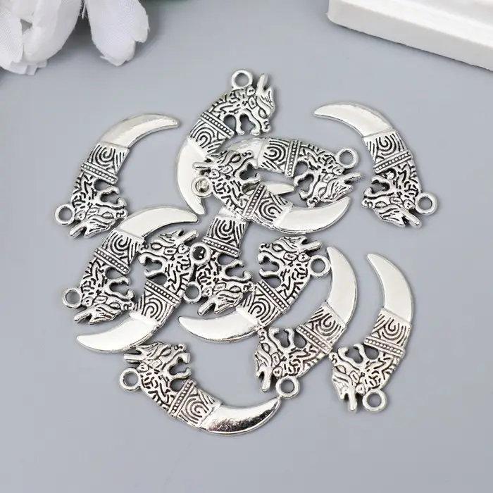 Металлический элемент, декоративная подвеска &laquo;Арт Узор. Клык дракона&raquo;, серебро, 2.9&times;1.3 см