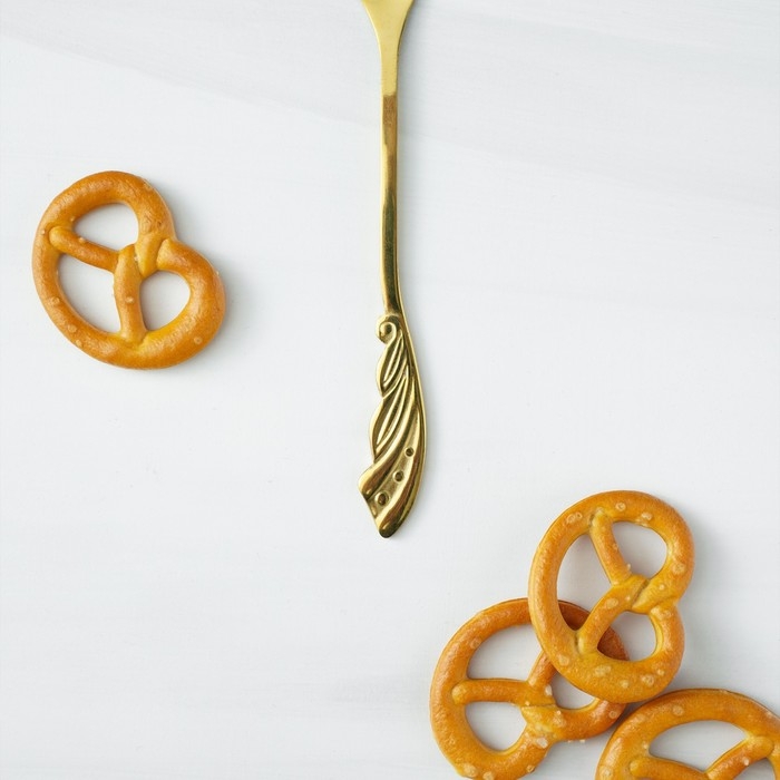 Ложка десертная из нержавеющей стали Magistro &laquo;Перо&raquo;, длина 12,5 см, цвет золотой