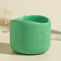 Свеча в вулканическом подсвечнике "Изгиб" мятная 8,3х8,5х7 см