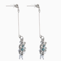 Серьги висячие со стразами &laquo;Новогодние&raquo; две снежинки, цвет бело-голубой в серебре