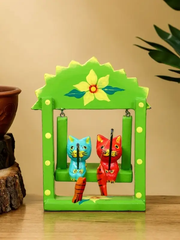 Сувенир "Котята на качелях" дерево 10х3,5х15 см, цв. зелёный