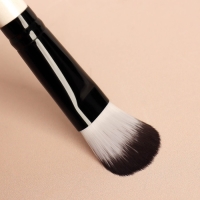 Набор кистей для макияжа &laquo;Полоски&raquo;, 8 предметов, чехол на молнии, цвет белый/чёрный