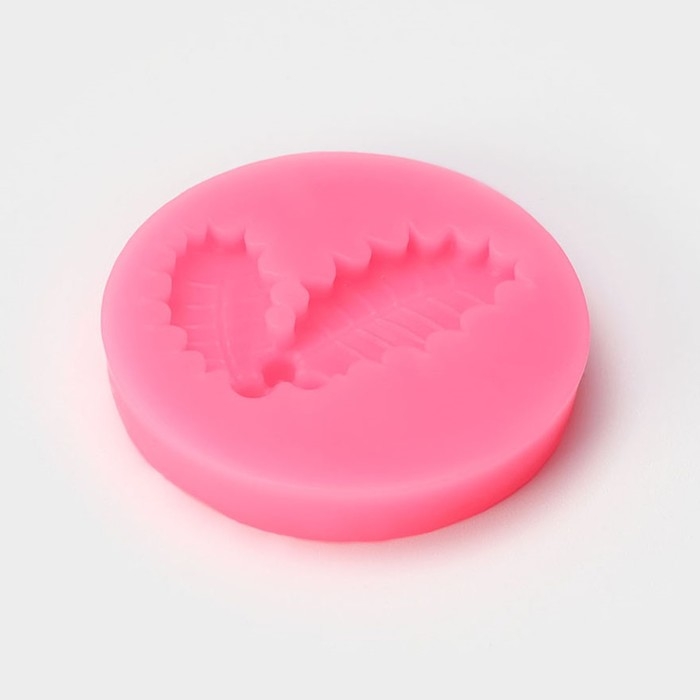 Молд &laquo;Листья с ягодами&raquo;, силикон, 5,3&times;5,3&times;1 см, цвет МИКС