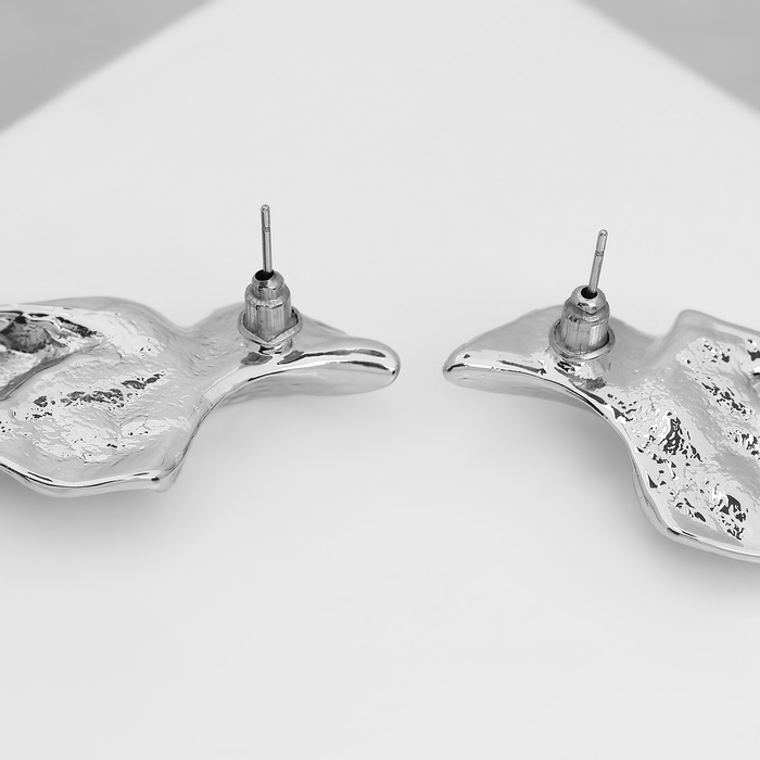 Серьги металл &laquo;Модерн&raquo; лист, искажение, цвет серебро