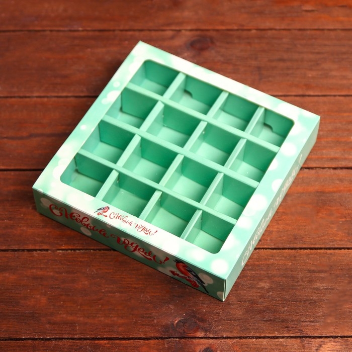 Новый год. Упаковка для конфет 16 шт &laquo;Снегирь на рябине&raquo;, 17,7 х 17,7 х 3,8 см