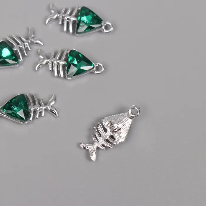 Декор для творчества металл "Скелет рыбы" серебро, зелёный 1,9х0,9х0,5 см