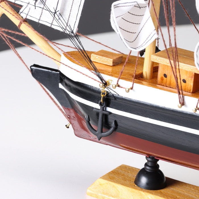 Корабль сувенирный средний &laquo;Пилад&raquo;, борта тёмные, 33х31х5 см