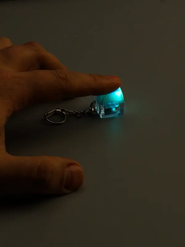 Брелок - антистресс для ключей на карабине &laquo;Кнопка кейкап&raquo;, световой, белый, 2&times;2&times;2.6 см