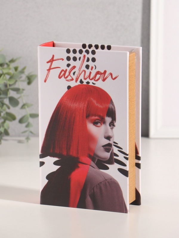 Сейф-книга дерево кожзам "Девушка с каре. Мода" 21х13х5 см