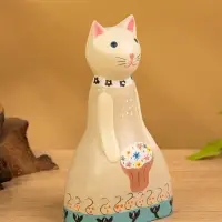 Сувенир дерево "Белая кошка в бежевом платье" 9х5х15,5 см