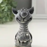 Сувенир "Кот худой с рыбой" 9,5 см