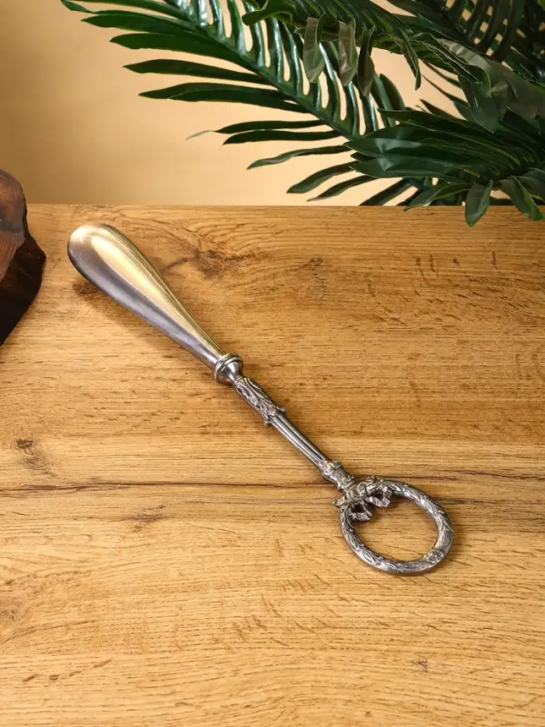 Ложка для обуви &laquo;Венок с бантиком&raquo;, латунь, 31 см