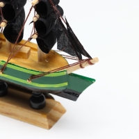 Корабль &laquo;Дункан&raquo;, 10х3х10 см, зеленый корпус, черные паруса