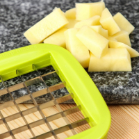 Овощерезка универсальная с контейнером Доляна, 3 сменные насадки и пушер, 14,5&times;14,5&times;21 см, цвет бело-зелёный