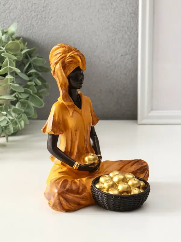 Сувенир полистоун "Африканка в горчичном наряде, с яблоками в корзине" 14х15,5х17,5 см