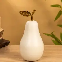 Сувенир "Груша с золотым листом" 10х10х21 см, цв. матовый белый