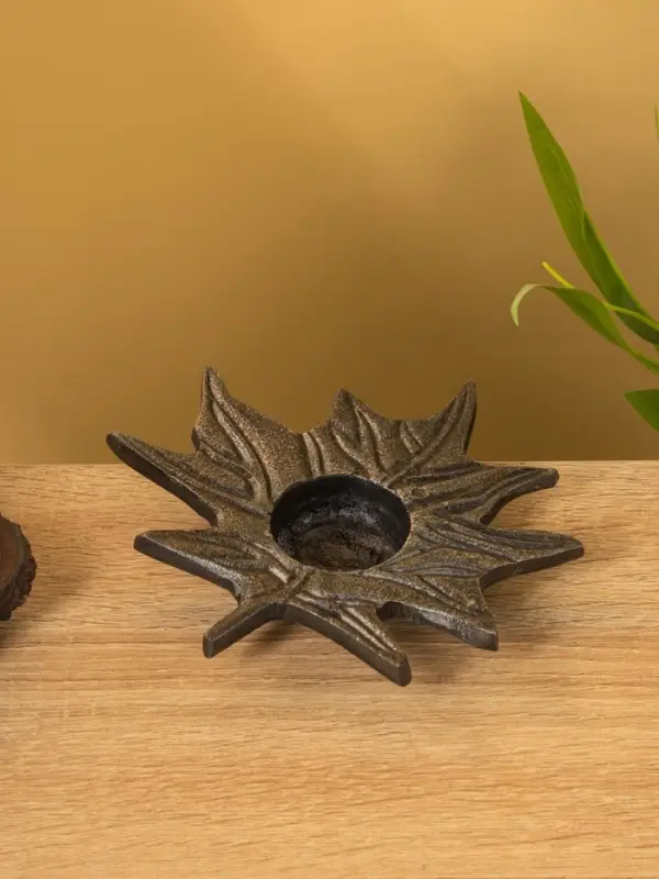 Подсвечник для чайной свечи "Кленовый лист" алюминий 14х14х2 см