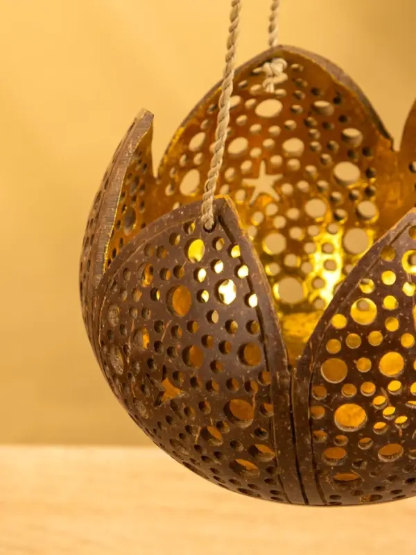Подсвечник подвесной из кокоса &laquo;Бутон&raquo;, 14&times;14&times;10 см, коричнево-золотой
