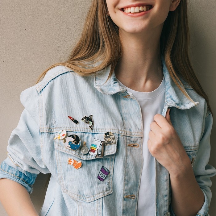 Значок &laquo;Небесные коты&raquo;, цветной в золоте