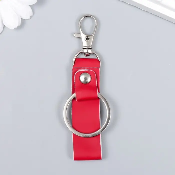 Брелок металл кожзам с карабином "Ремешок - яркий"  7,5х3,2 см