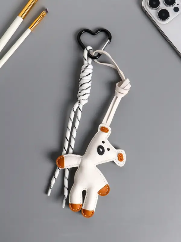 Брелок на карабине кожзам, текстиль "Медведь" белый, с узлом 27х8,8х1,5 см