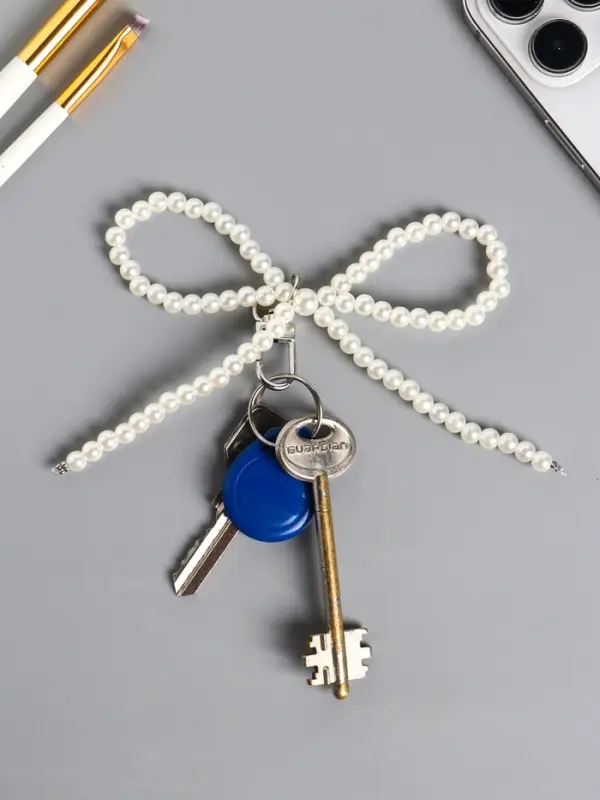 Брелок на карабине "Жемчужный бант" бусины d=0,8 см 9,5х11х1,6 см