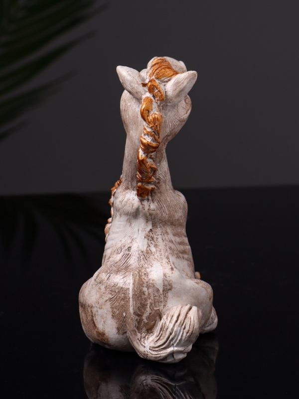 Статуэтка "Конь с букетом" 11см, цвет бежевый