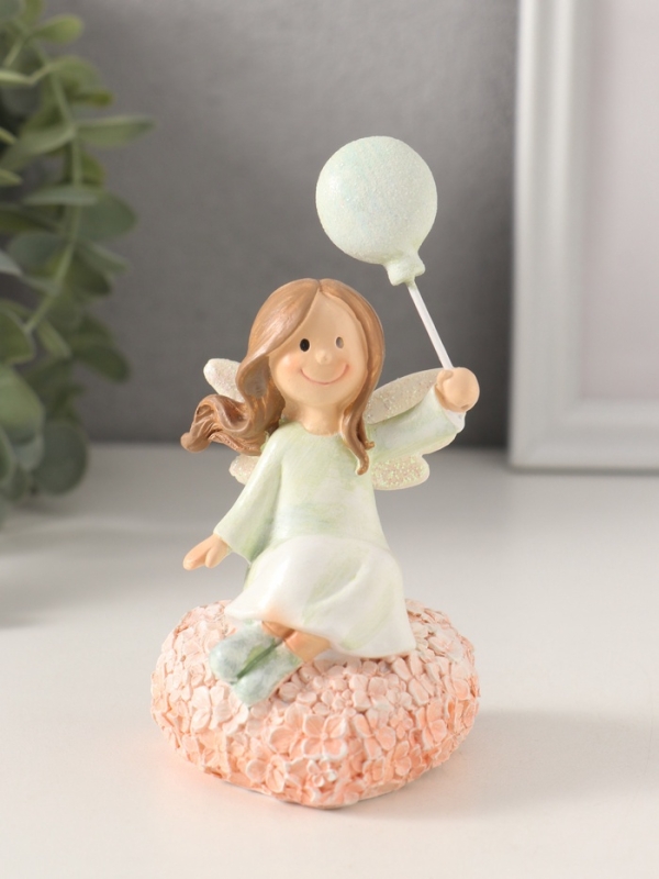 Сувенир полистоун "Малышка-ангел с шариком на цветочном сердце" 6,5х6,5х13 см