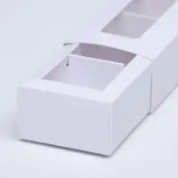 Коробка под 5 конфет с обечайкой, с окном, с тонкими разделителями, белый 21&times;5&times;3.3 см