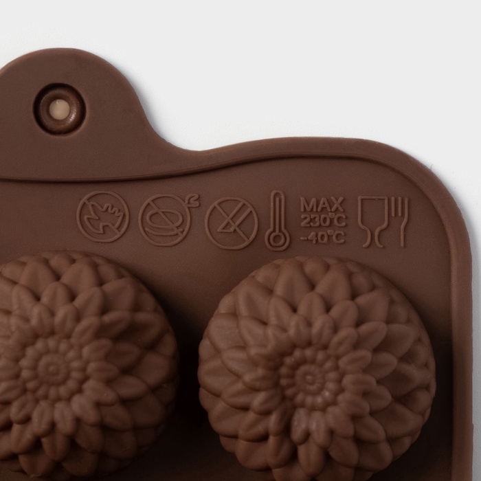 Форма для конфет и шоколада Доляна &laquo;Клумба цветов&raquo;, силикон, 20,5&times;10,5&times;1,5 см, 15 ячеек, цвет коричневый