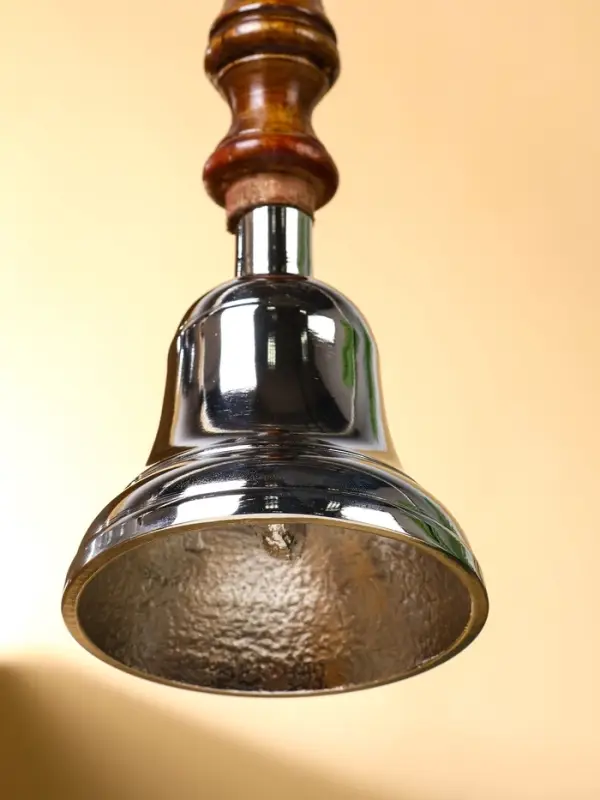 Колокольчик "Серебряный звон" алюминий, с деревянной ручкой 8х8х24 см